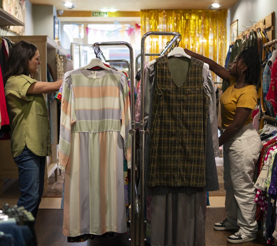 woman-shopping-thrift-store (7)